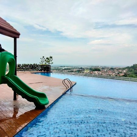 Amartha View Apartement Tambakaji Екстер'єр фото